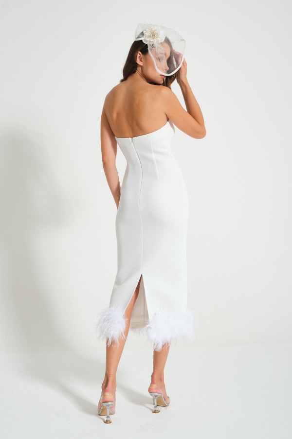 'TINA' Beyaz Straplez Tüy Detaylı Midi Elbise