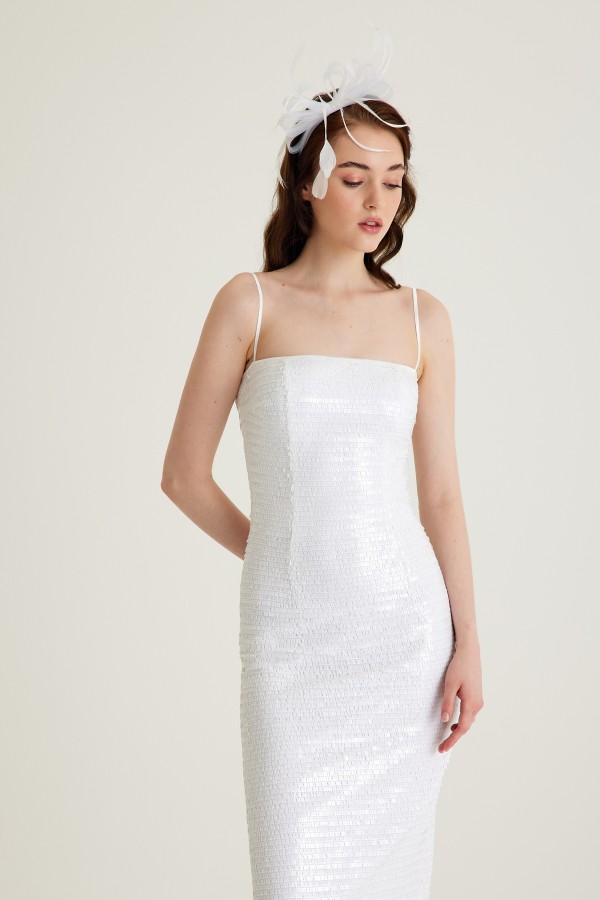 'SADIE' Beyaz Payetli Düz Yaka Askılı Midi Nişan Elbisesi