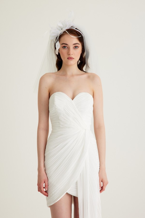 'EMMA' Beyaz Straplez Korsaj Piliseli Kuşaklı Anvelop Mini Elbise