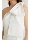 'LUCK' Beyaz Tek Omuz Saten Fiyonk Detaylı Boncuk İşlemeli Krep Midi Elbise
