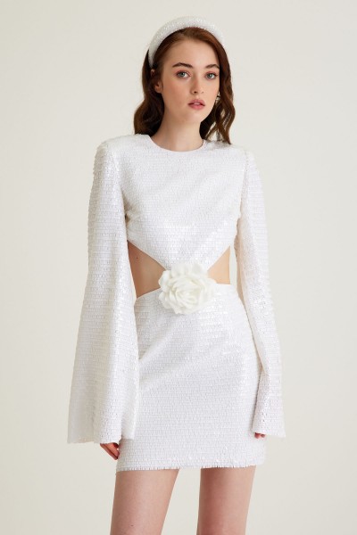 'LILY' Beyaz Payet Çiçek Detaylı Cut Out Mini Nişan Elbisesi
