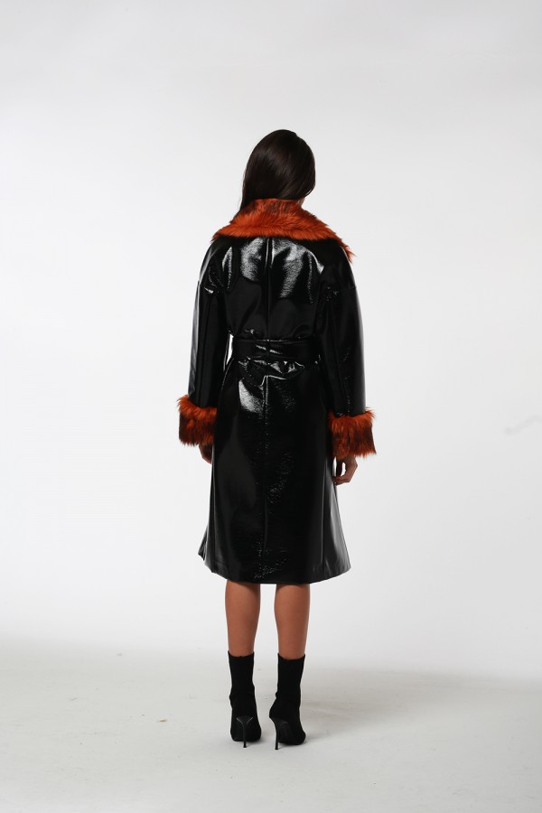 Siyah Rugan Taba Kürk Detaylı Palto