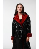 Siyah Rugan Kırmızı Kürk Detaylı Palto